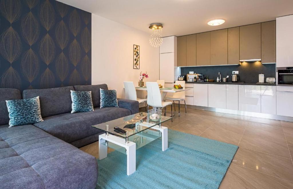 Fuered Luxury Apartman With Private Pool Балатонфюред Экстерьер фото